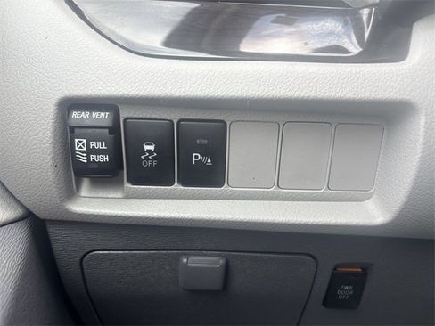 Used 2018 Toyota Sienna XLE Premium image 18