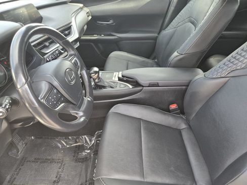 Used 2019 Lexus UX 200 w/ Premium Package FWD image 14