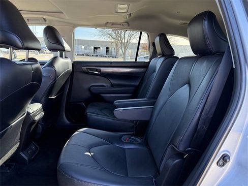 Certified 2022 Toyota Highlander Limited image 30