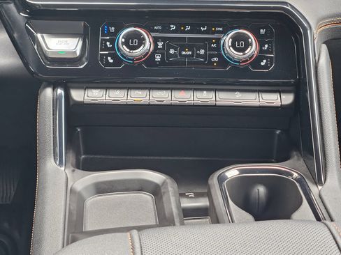 Used 2024 GMC Sierra 2500 AT4 w/ AT4 Premium Plus Package AWD/4WD image 13