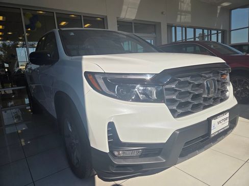 Certified 2025 Honda Ridgeline TrailSport image 4