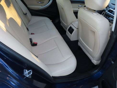 Used 2017 BMW 320i xDrive Sedan image 13