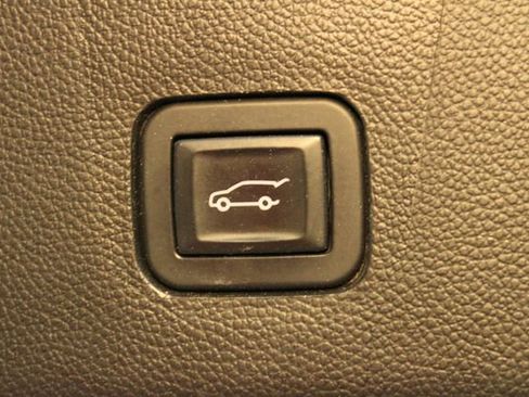 Used 2019 Chevrolet Traverse LT image 18