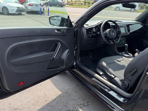 Used 2018 Volkswagen Beetle 2.0T FWD image 20