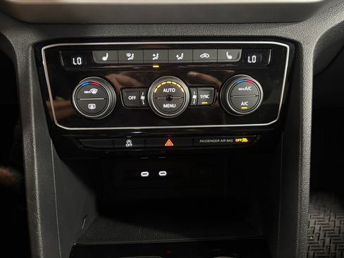 Used 2023 Volkswagen Atlas SE w/ Technology Package w/ Black Wheel Package image 8