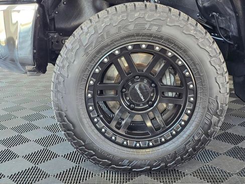 Used 2018 Toyota Tundra SR5 AWD/4WD image 11
