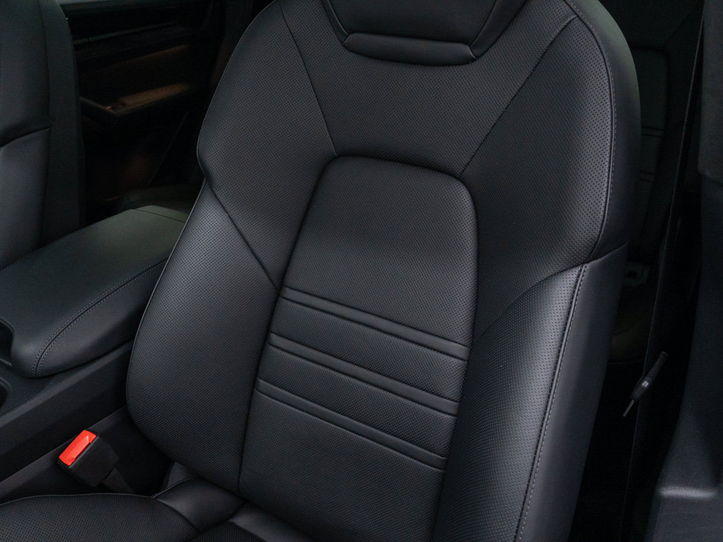 Used 2026 Porsche Cayenne GTS AWD/4WD image 18