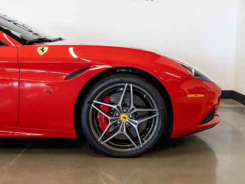 Used 2017 Ferrari California T image 22