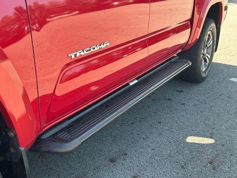 Used 2019 Toyota Tacoma TRD Sport AWD/4WD image 13