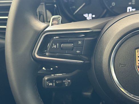 Certified 2025 Porsche Macan AWD/4WD image 26