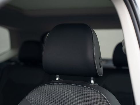 Used 2022 Volkswagen Taos SE w/ Panoramic Sunroof Package image 19