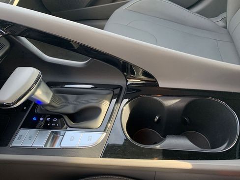 Used 2025 Hyundai Elantra SEL image 39