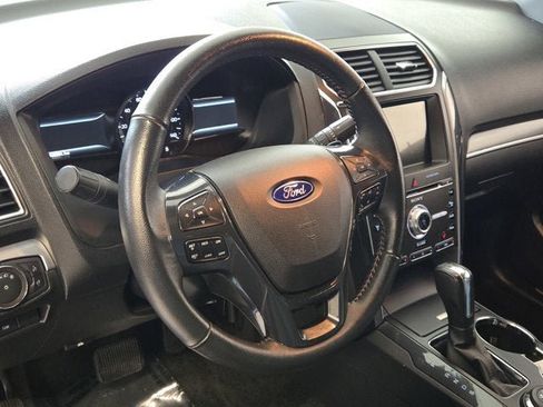Used 2018 Ford Explorer Sport image 17