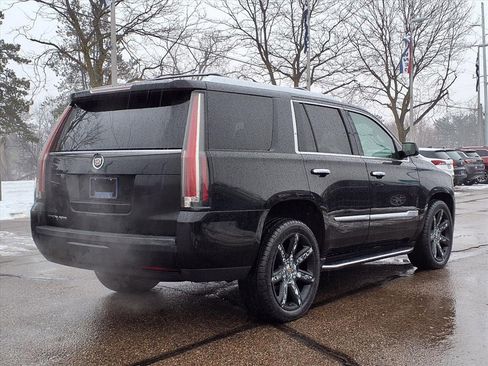 Used 2015 Cadillac Escalade Luxury image 4