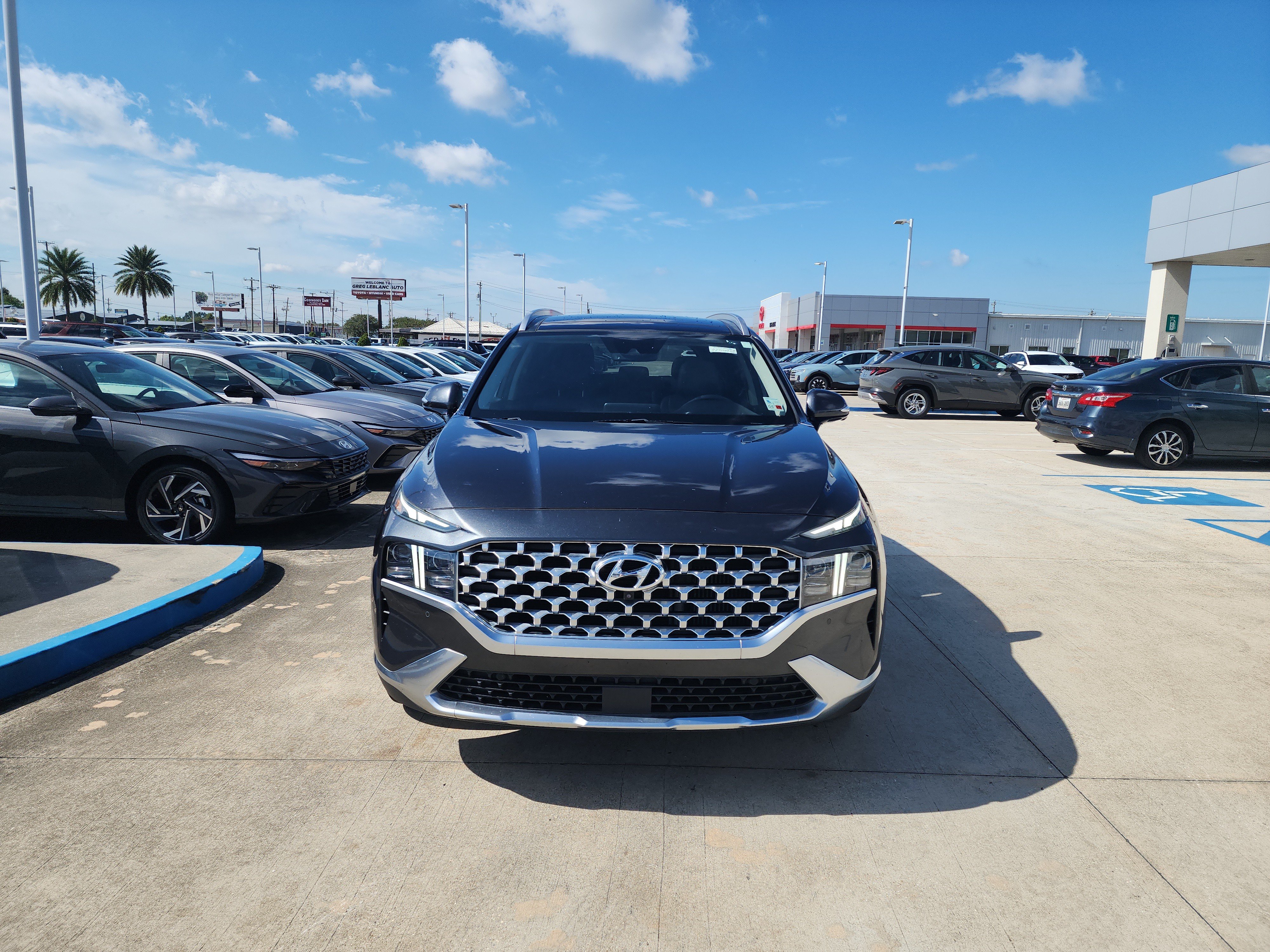 Used 2022 Hyundai Santa Fe Limited FWD image 2