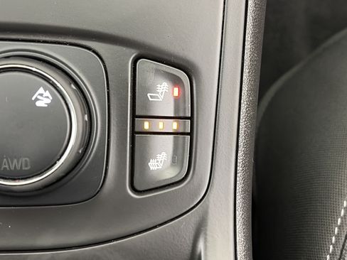 Used 2024 GMC Terrain SLT AWD/4WD image 27
