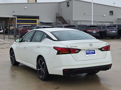 Used 2024 Nissan Altima 2.5 SR FWD image 6