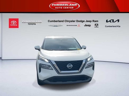 Used 2021 Nissan Rogue SV image 3