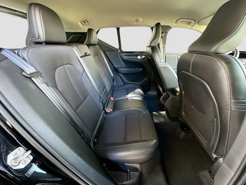 Used 2020 Volvo XC40 T5 Momentum w/ Protection Package Premier image 24