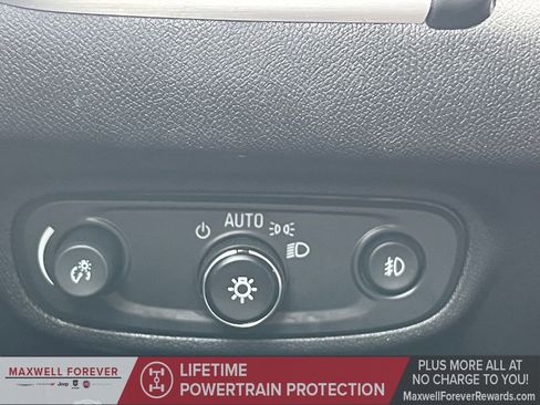 Used 2024 GMC Terrain SLT image 12