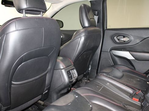 Used 2017 Jeep Cherokee Trailhawk w/ Comfort/Convenience Group image 19