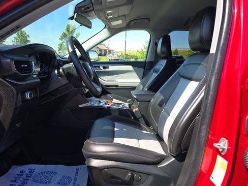 Used 2023 Ford Explorer XLT w/ Equipment Group 202A AWD/4WD image 11
