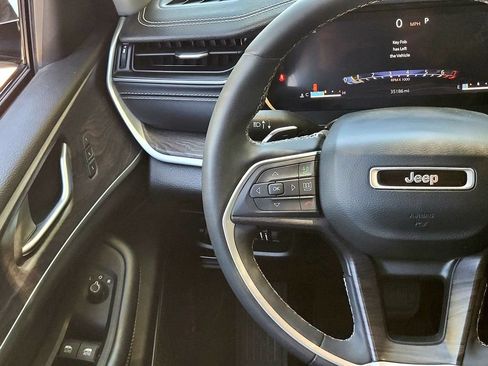 Used 2023 Jeep Grand Cherokee Limited w/ Luxury Tech Group II AWD/4WD image 12