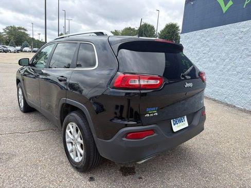 Used 2017 Jeep Cherokee Latitude w/ Cold Weather Group AWD/4WD image 3