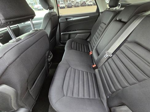 Used 2016 Ford Fusion SE image 10