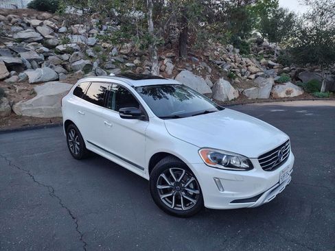 Used 2017 Volvo XC60 T6 Dynamic w/ Climate Package image 2
