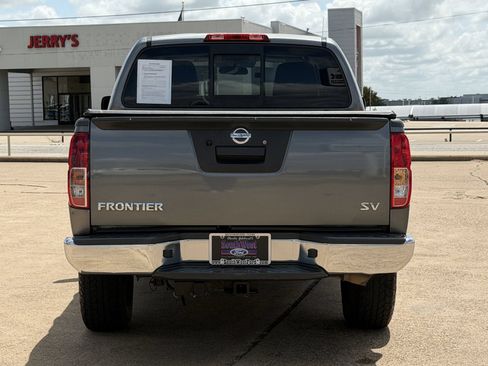 Used 2017 Nissan Frontier SV RWD image 5