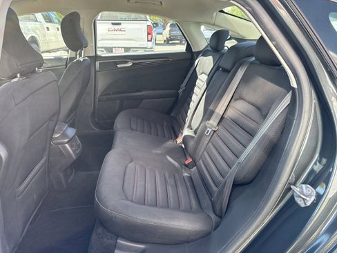 Used 2016 Ford Fusion SE FWD image 11
