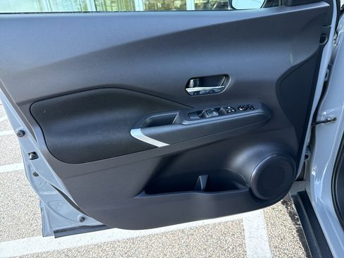 Used 2021 Nissan Kicks SV FWD image 10
