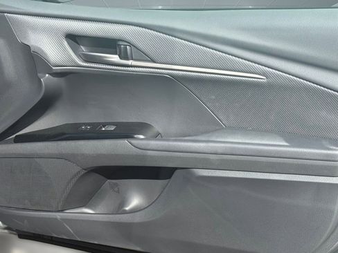 Used 2025 Toyota Camry SE image 30