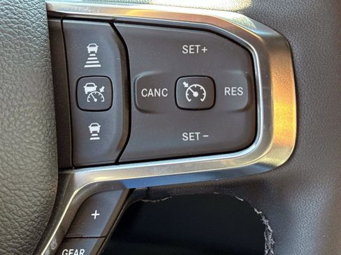 Used 2025 RAM 2500 Laramie AWD/4WD image 16