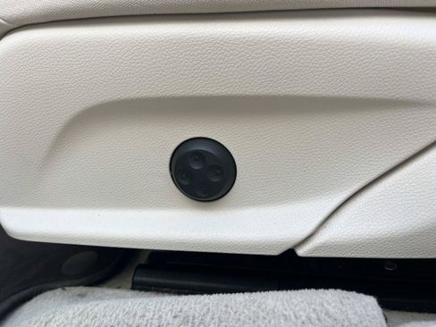 Certified 2019 Mercedes-Benz E 300 image 26