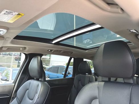 Used 2020 Volvo XC90 T5 Momentum AWD/4WD image 18