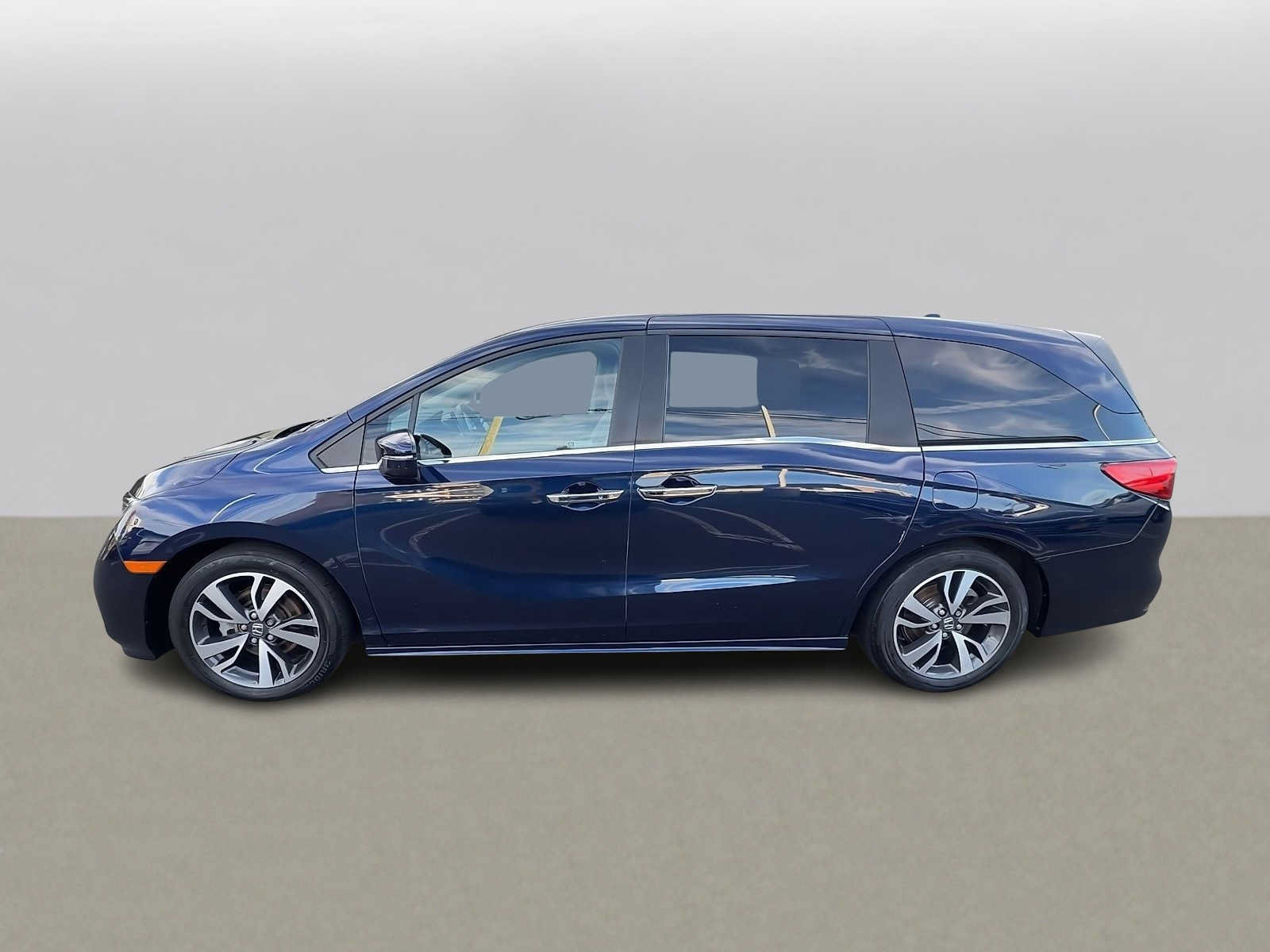 Used 2023 Honda Odyssey Touring image 5
