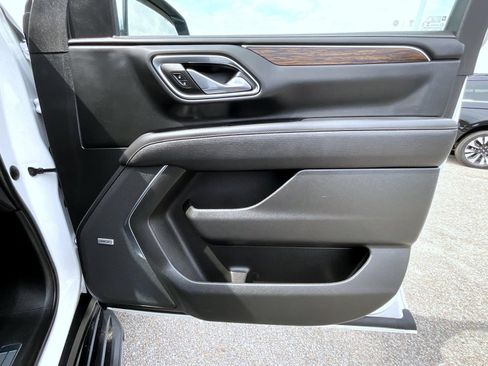 Used 2023 Chevrolet Tahoe Premier AWD/4WD image 18