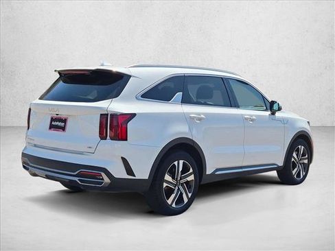 Used 2023 Kia Sorento EX w/ Panoramic Sunroof Package AWD/4WD image 5