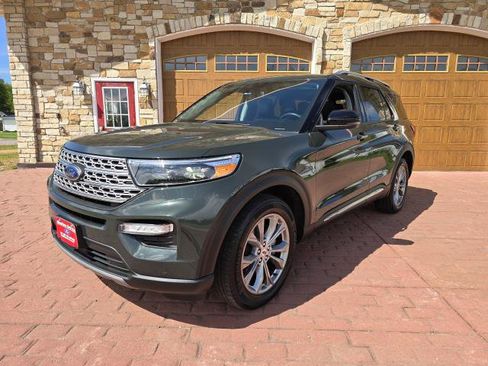 Used 2023 Ford Explorer Limited w/ Equipment Group 301A AWD/4WD image 7