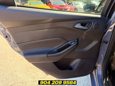 Used 2017 Ford Focus RS AWD/4WD image 32