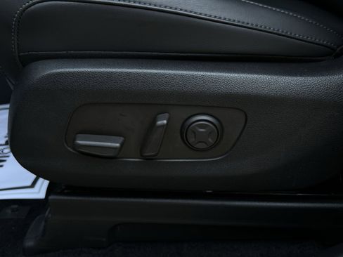 Used 2025 Kia Carnival EX FWD image 27