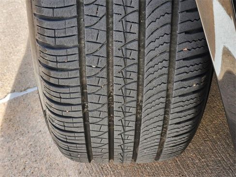 Used 2024 Land Rover Discovery Sport Dynamic SE image 11