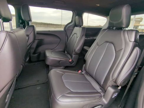 New 2026 Chrysler Pacifica Select image 17