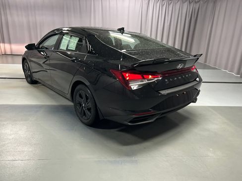 Used 2022 Hyundai Elantra SEL w/ Convenience Package FWD image 5