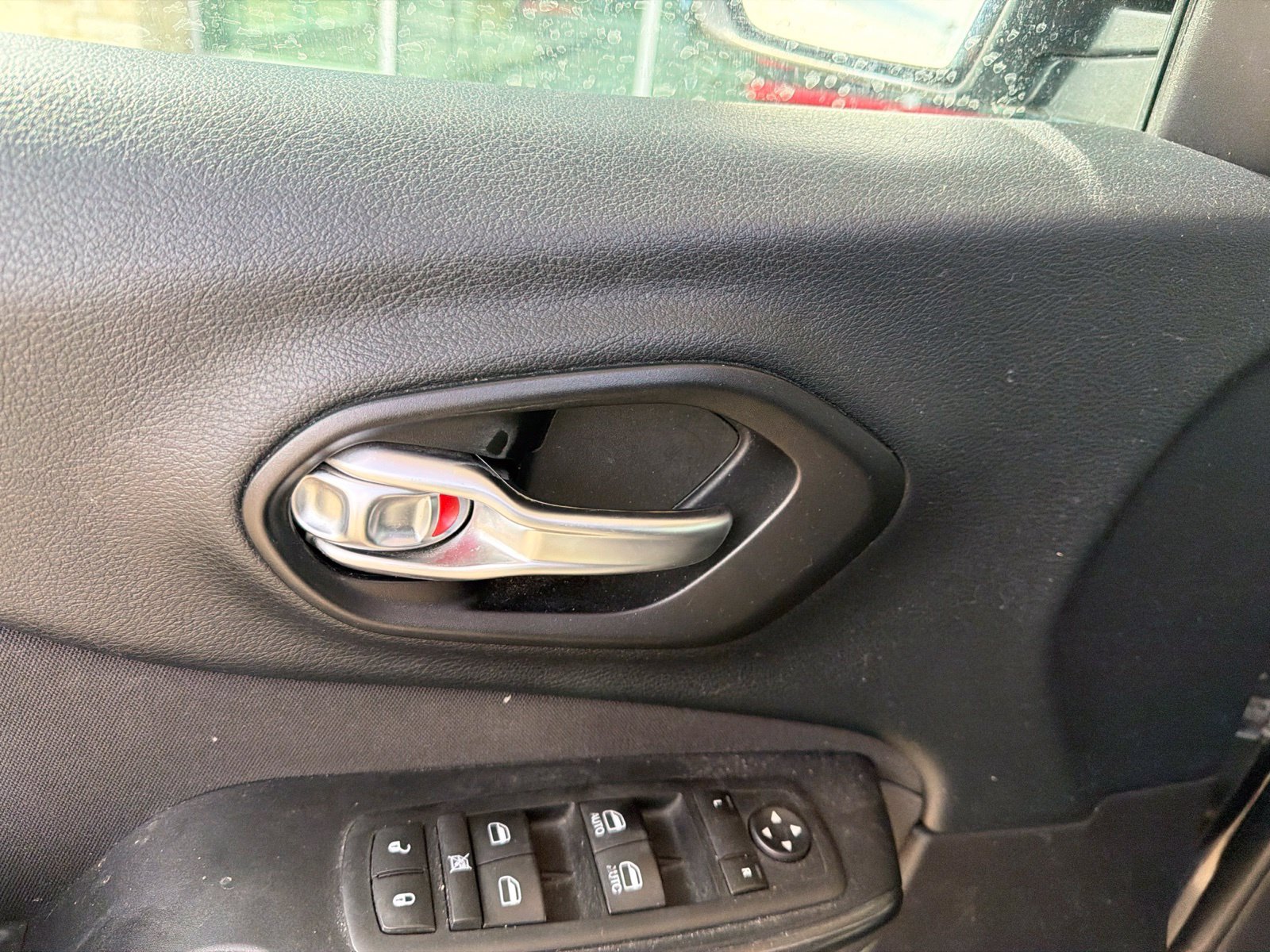 Used 2016 Jeep Cherokee Latitude FWD image 6
