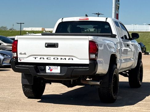 Used 2019 Toyota Tacoma SR image 9