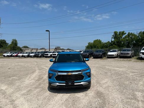Used 2025 Chevrolet TrailBlazer LT AWD/4WD image 3