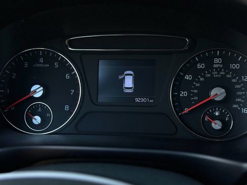 Used 2020 Kia Sorento LX image 11